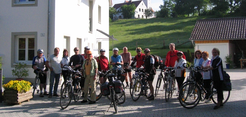 Fahrradfahrer im Hof